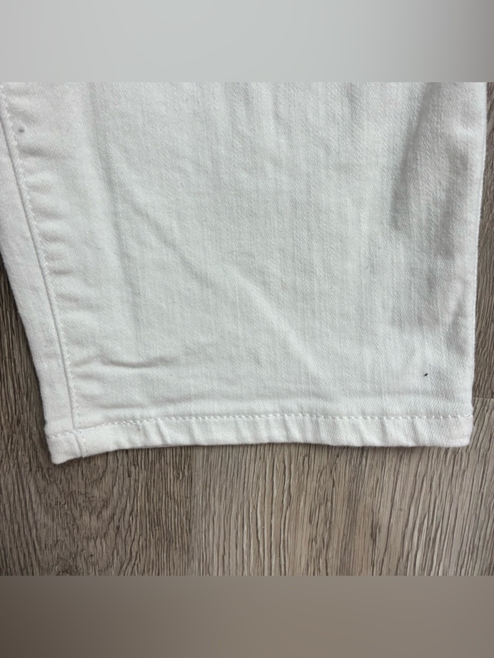 🤍 Torrid Denim Jegging Crop Distressed White Jeans Size 20 - Picture 9 of 12